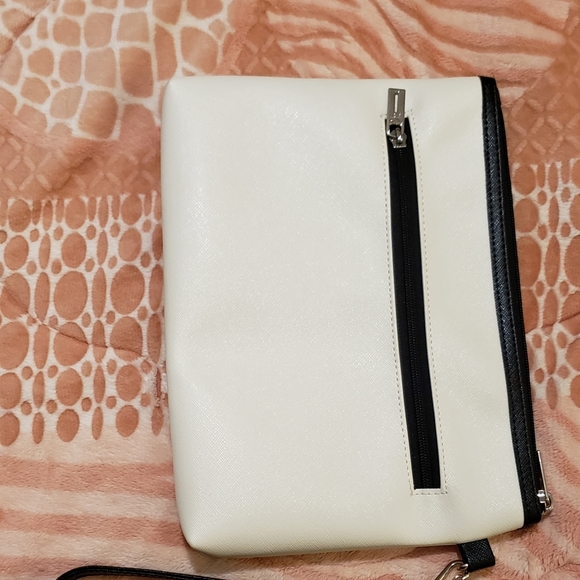 Wristlet - Picture 3 of 5